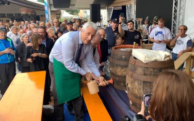 L’apertura della prima botte per mano del sindaco di Cuneo ha dato il via al 4° Paulaner Oktoberfest